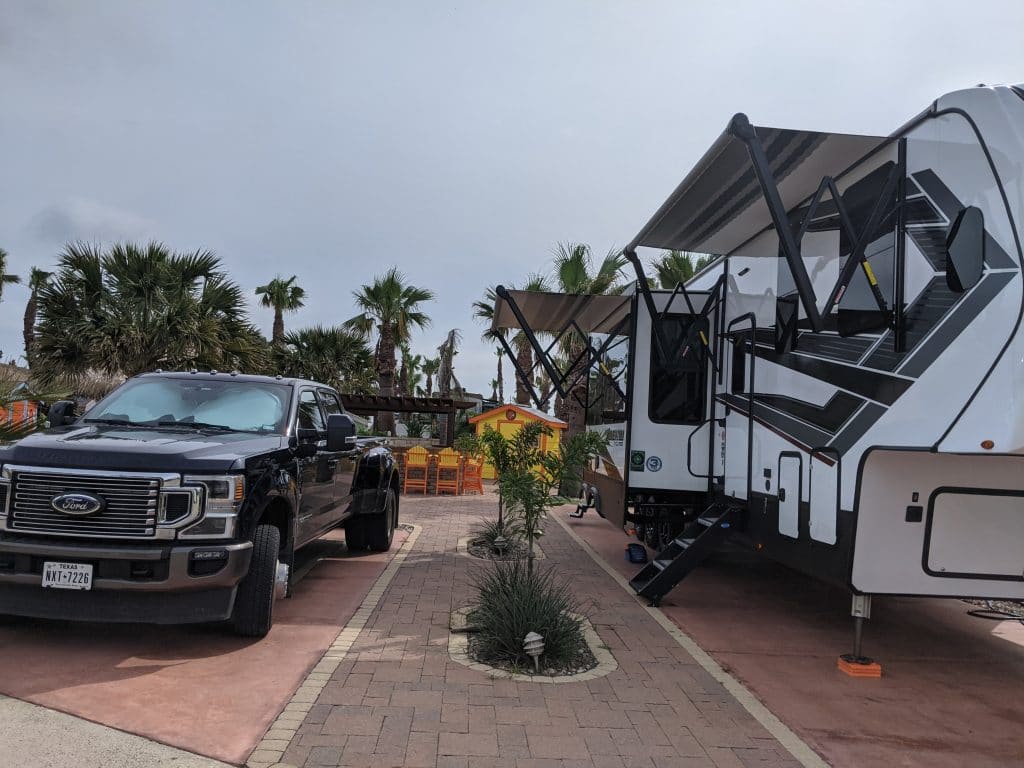 Awesome Family Living In A 5th Wheel Full Time